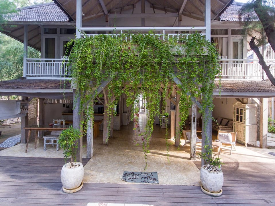 Coral Flora Villa Beach Front Villa in Pemenang