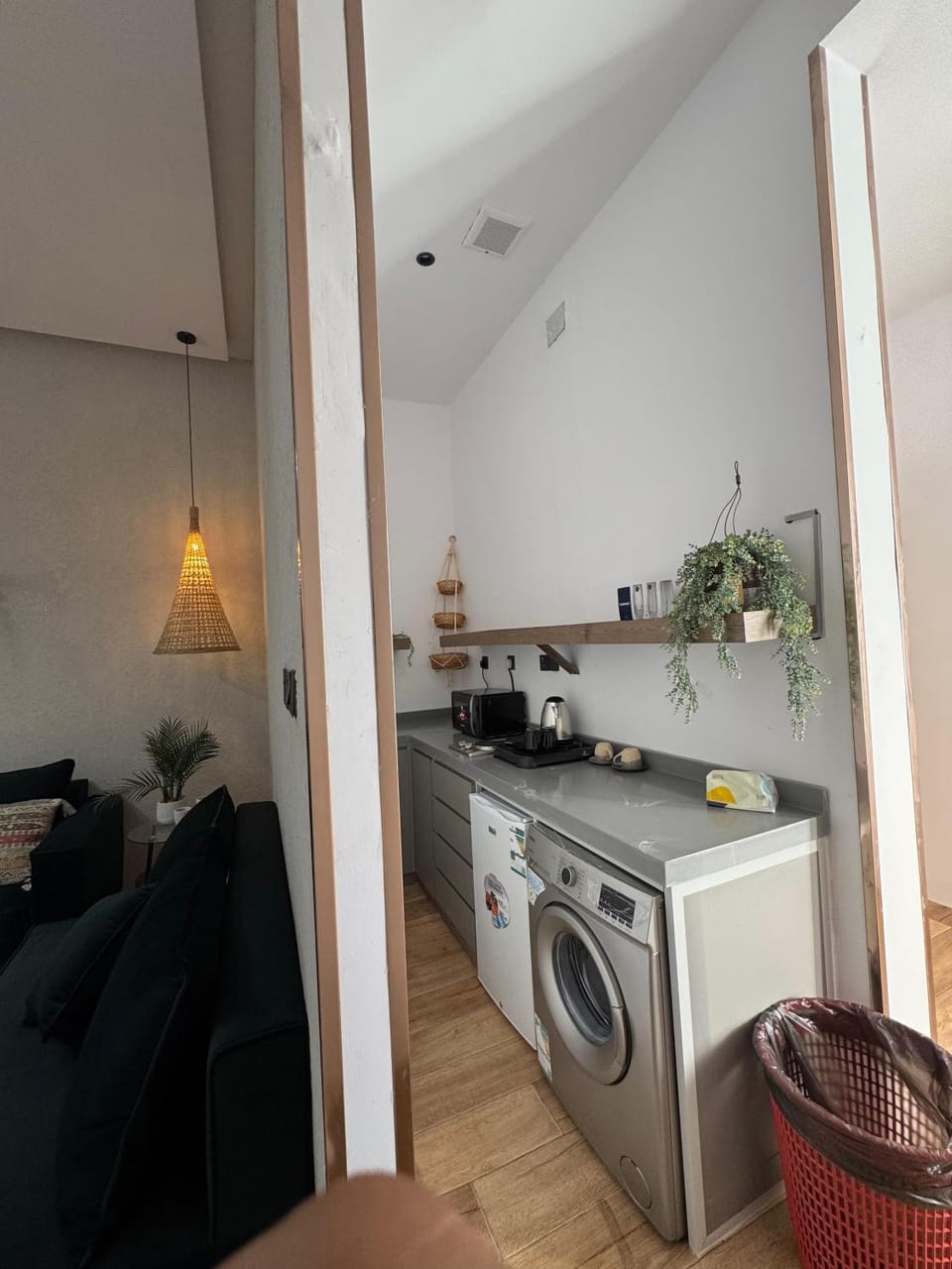 Kitchen or kitchenette, minibar, stove, washing machine