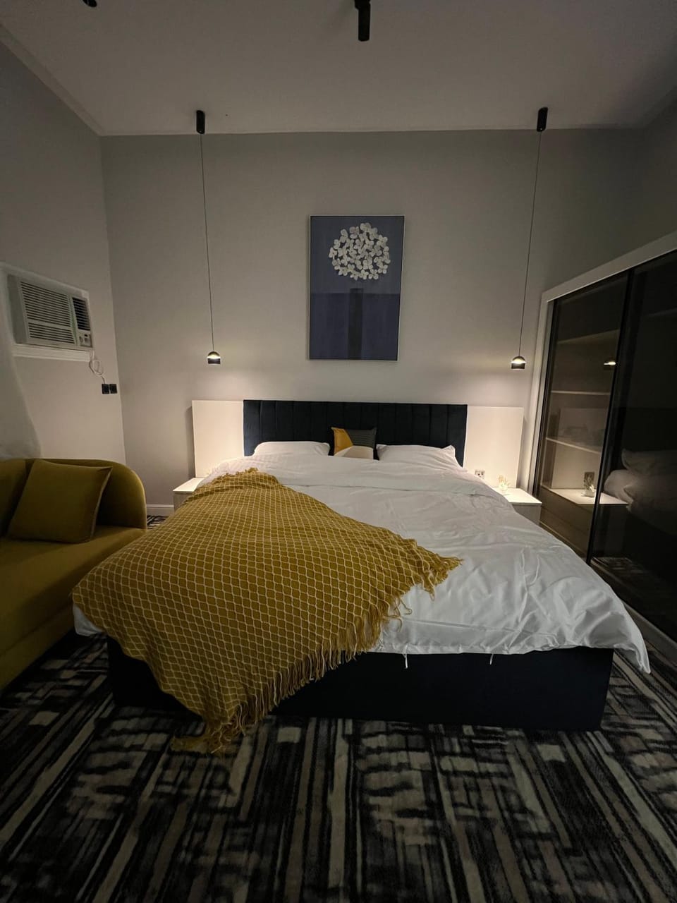 Bed, Photo of the whole room, Seating area, Bedroom