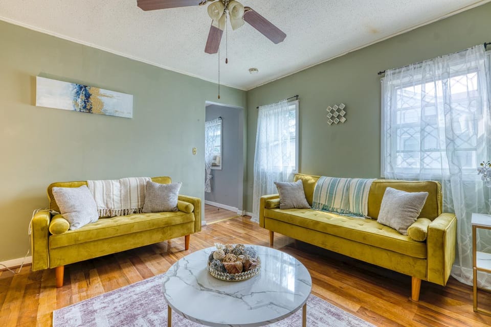 Humble home with free breakfast offered if requested! Apartment in Chicopee