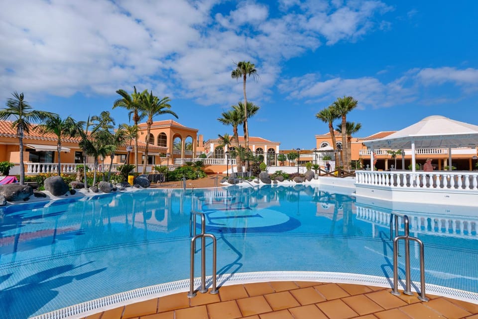 Home2Book Modern Design Seaview Apt, Pool&Terrace Apartment in Playa de las Americas