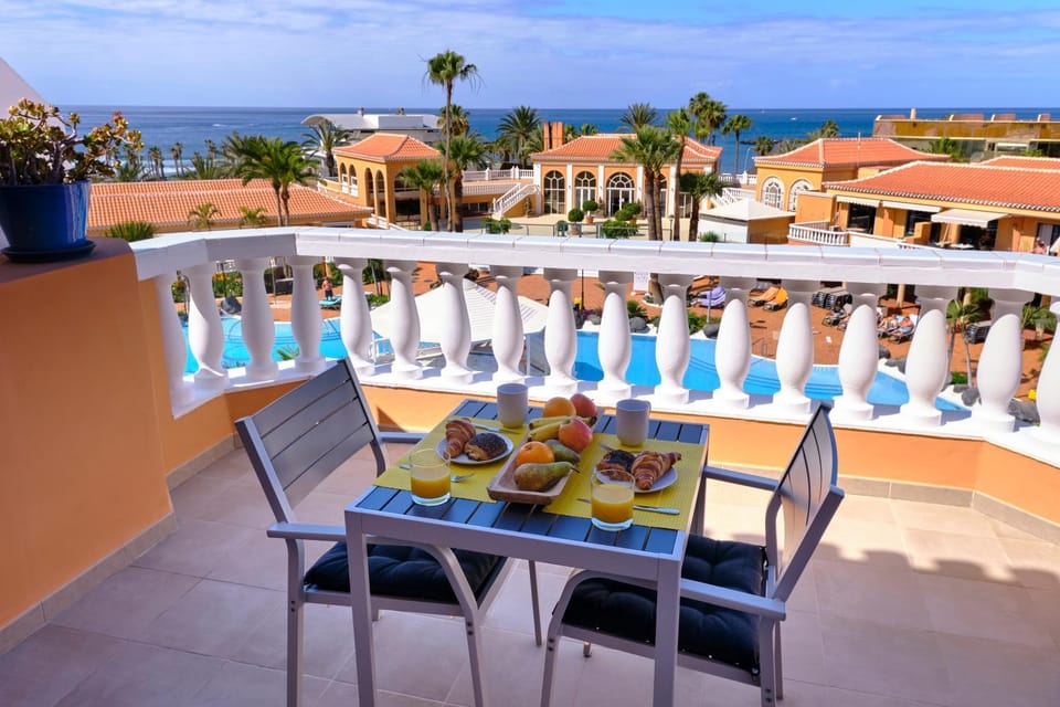 Home2Book Modern Design Seaview Apt, Pool&Terrace Apartment in Playa de las Americas