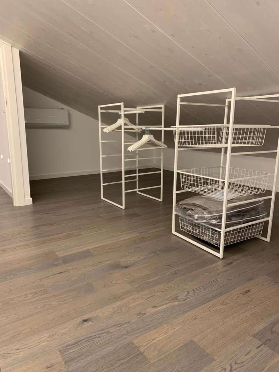 Photo of the whole room, wardrobe