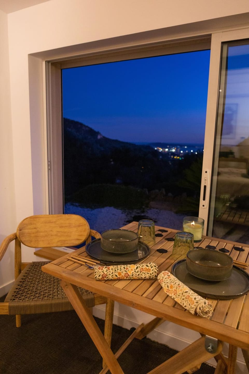 Natural landscape, View (from property/room), Dining area, City view, Mountain view