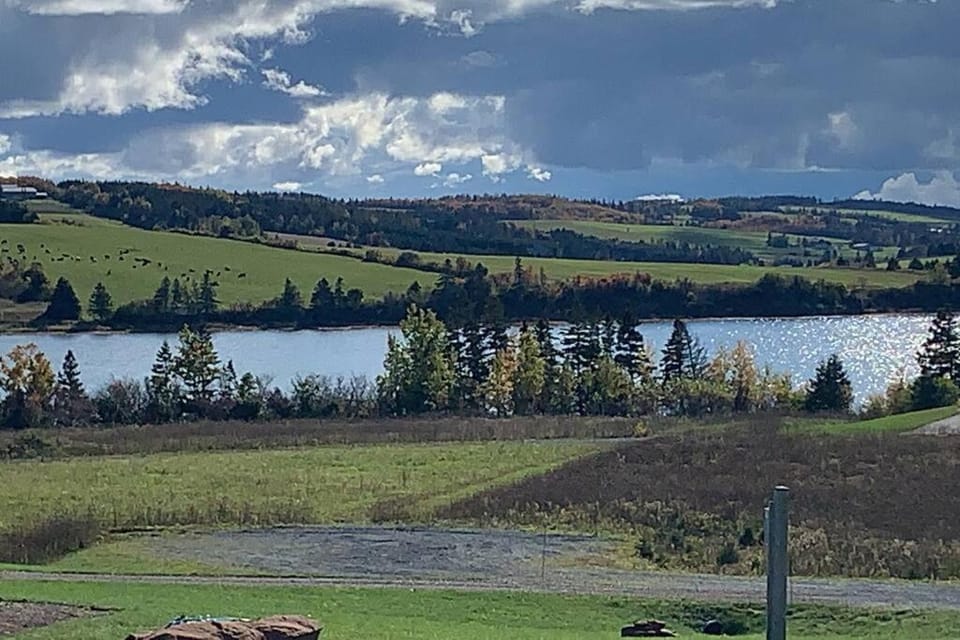 Bela Vista Getaway - PEI Tourism License #1201185 House in Prince Edward County