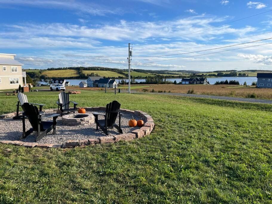 Bela Vista Getaway - PEI Tourism License #1201185 House in Prince Edward County
