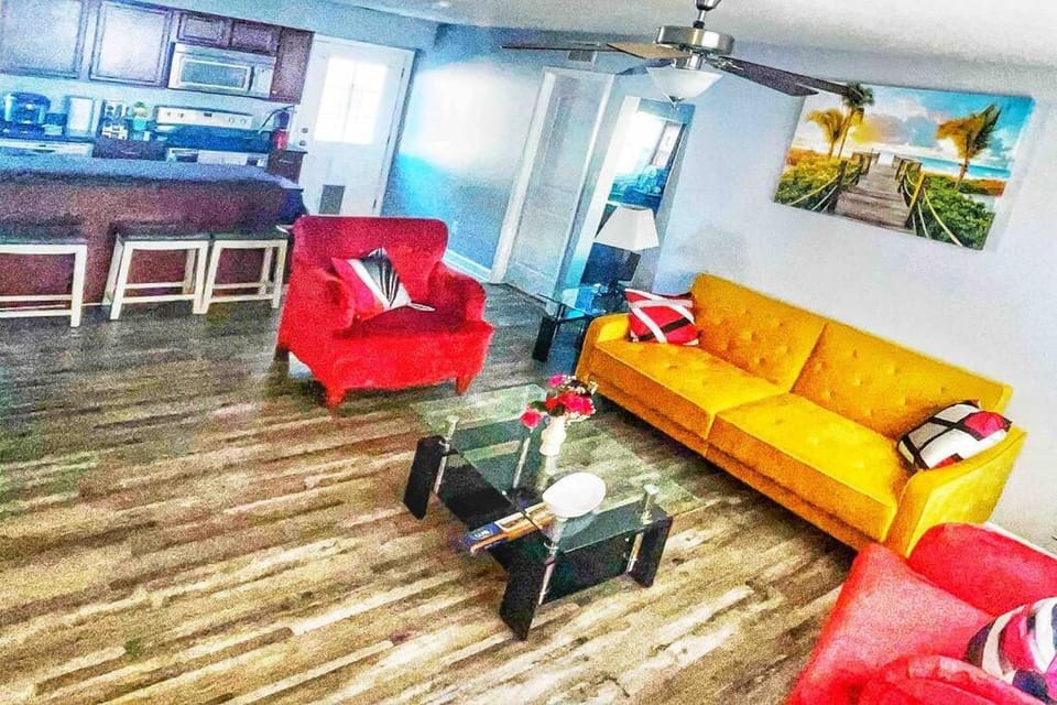 TV and multimedia, Kitchen or kitchenette, Living room, Seating area