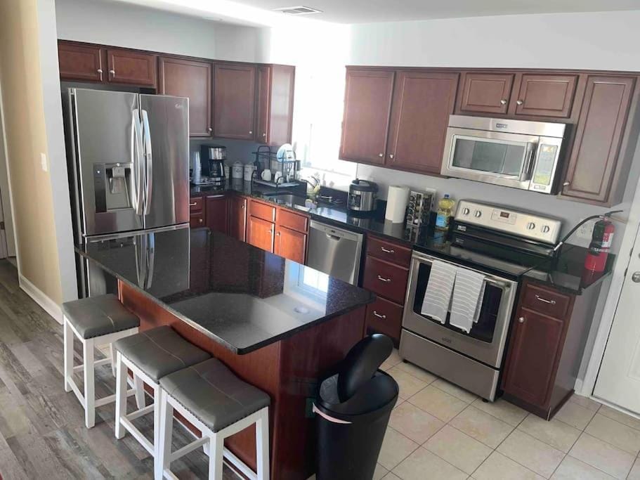 Coffee/tea facilities, Kitchen or kitchenette, Dining area, dishwasher, minibar, pet friendly, stove
