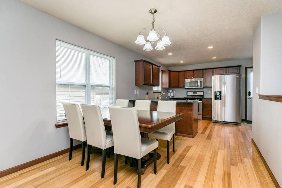 Stadium House - Next to Kernels/Roughriders Arena House in Cedar Rapids
