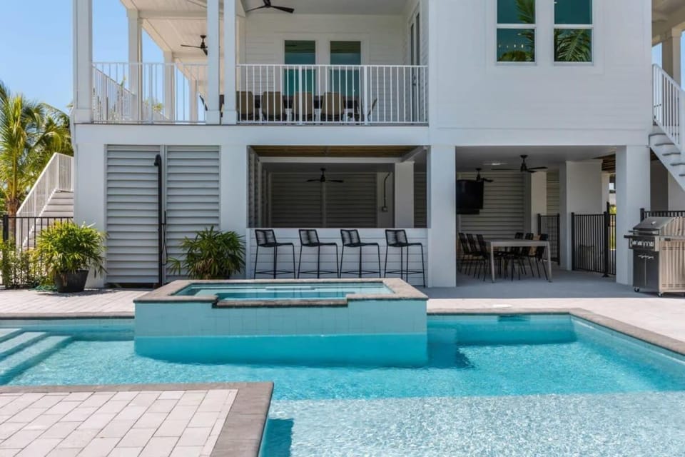 New The Altair House - Fire Pit Pool & Hot Tub House in Stock Island