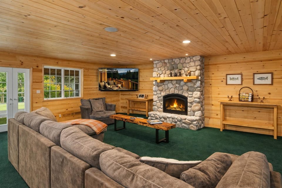 River Road Lodge by NW Comfy Cabins Cabin in Washington