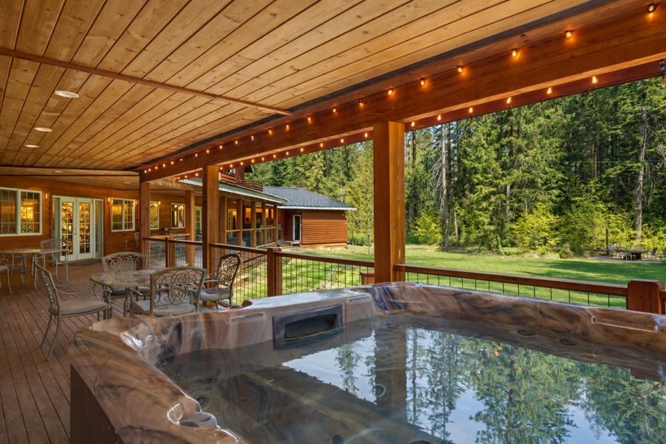 River Road Lodge by NW Comfy Cabins Cabin in Washington