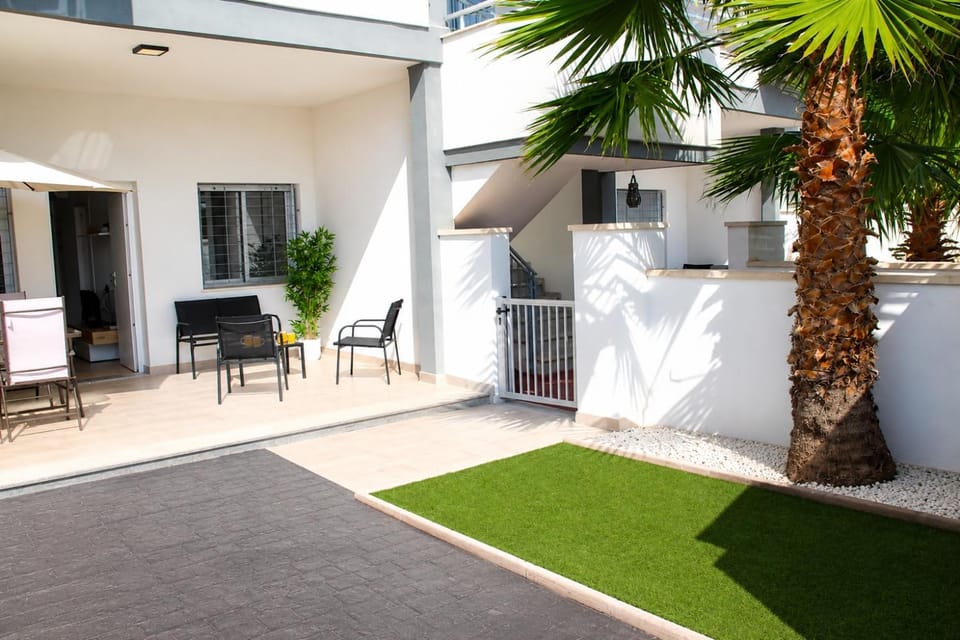 Garden, Balcony/Terrace, Seating area, Garden view, Parking