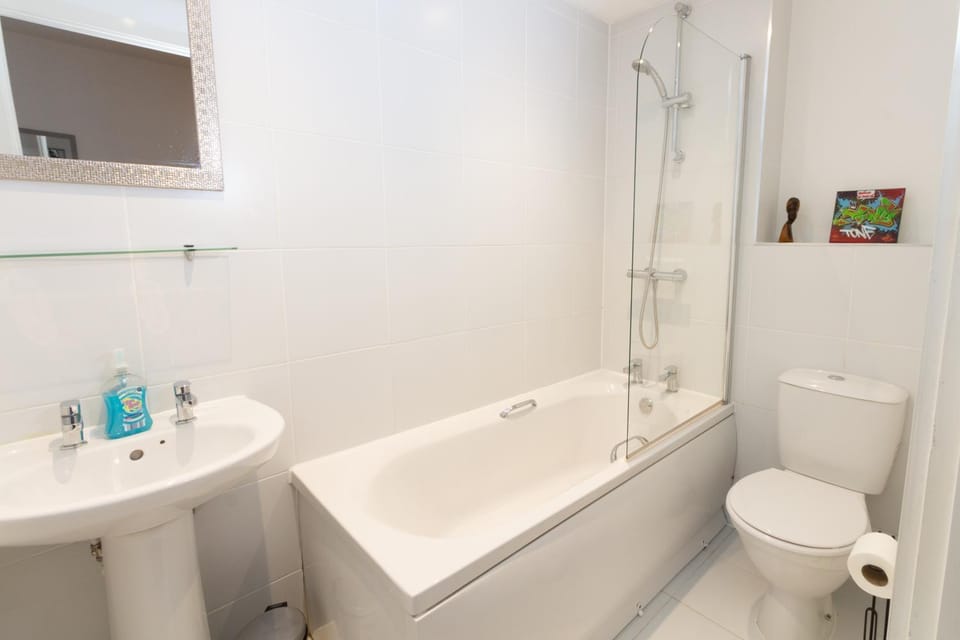 Shower, Toilet, Bathroom, Bath, towels