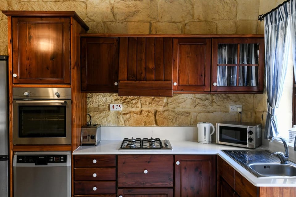 Nearby landmark, Spring, Day, Night, Winter, Summer, Coffee/tea facilities, Autumn, Area and facilities, Meals, Seasons, dishwasher, internet, locker, minibar, toaster, kitchen