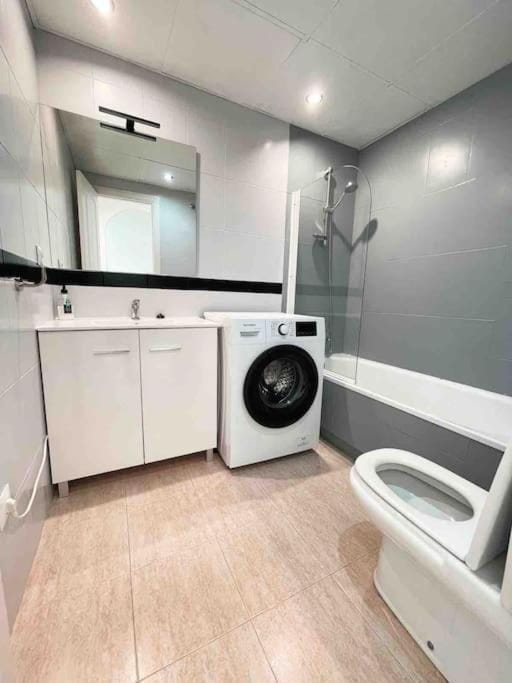 MARBELLA HOME RENTALS - 2BR, 1BTH flat near Puerto Banús Apartment in Marbella