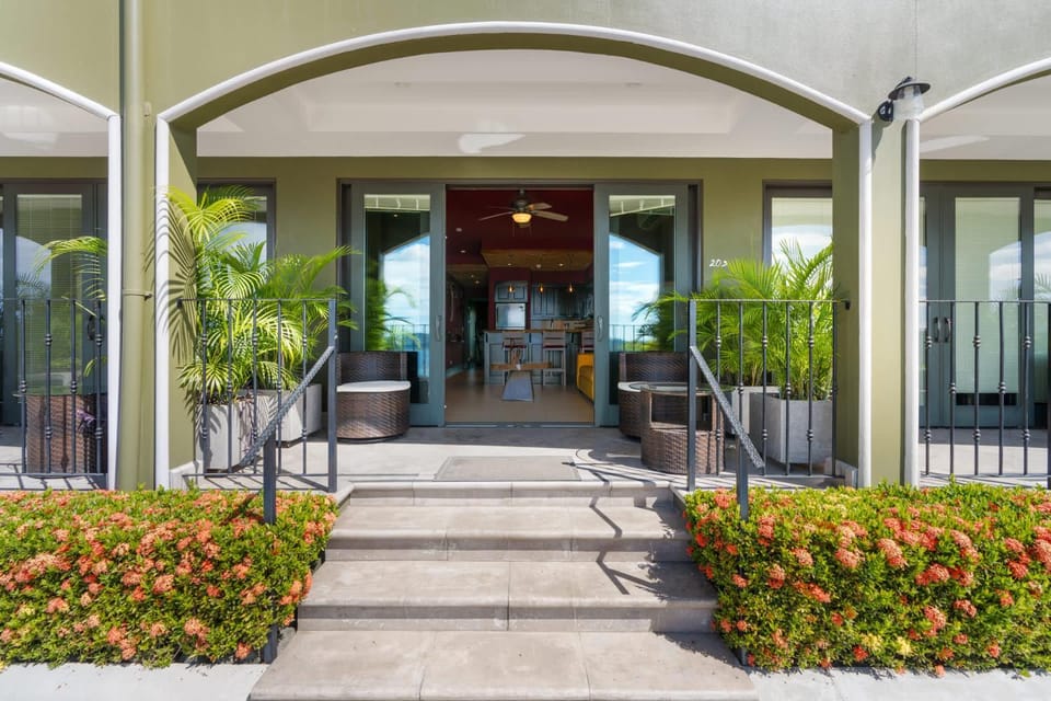Luxury Condo with Panoramic Ocean Views, Sparkling Infinity Pool, and Modern Open-Concept Design House in Playa Flamingo