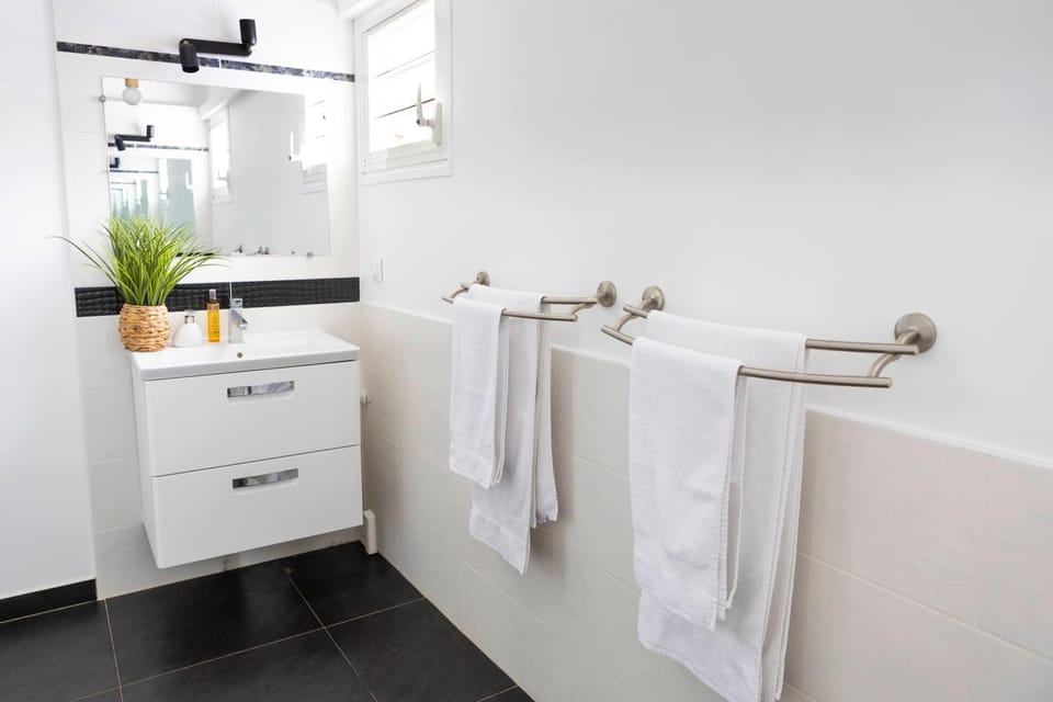 Bathroom, towels