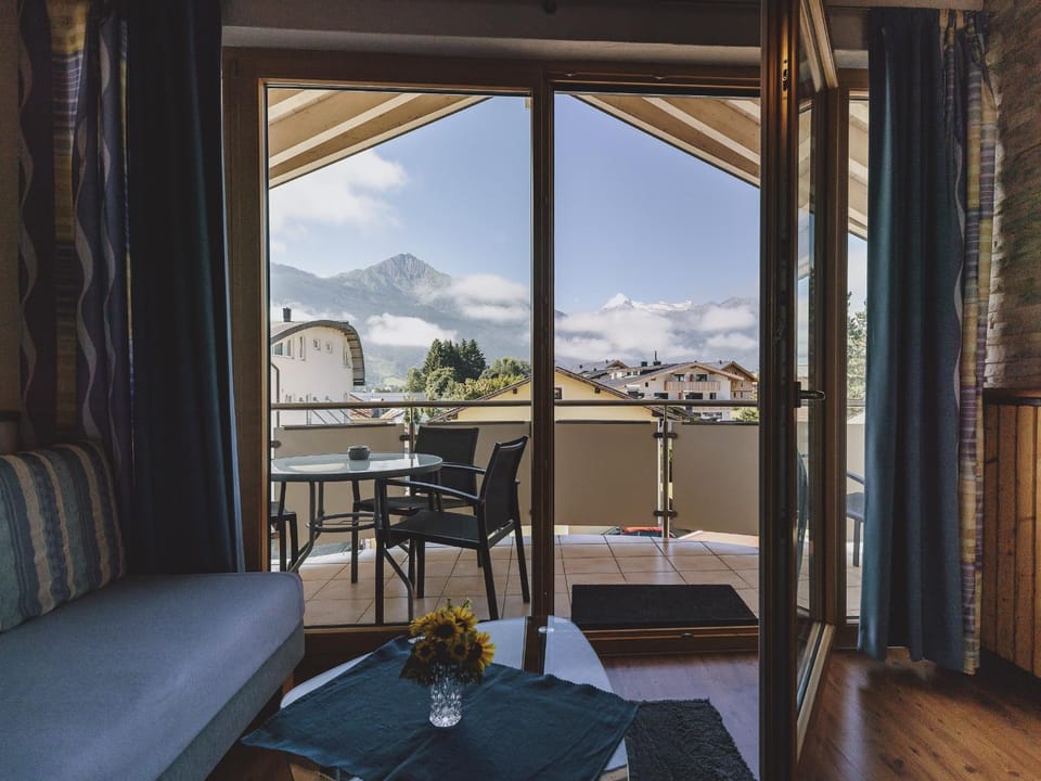 View (from property/room), Balcony/Terrace, Mountain view