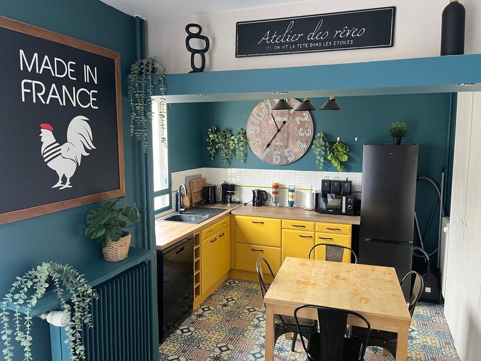 Kitchen or kitchenette, minibar, pet friendly, stove, toaster