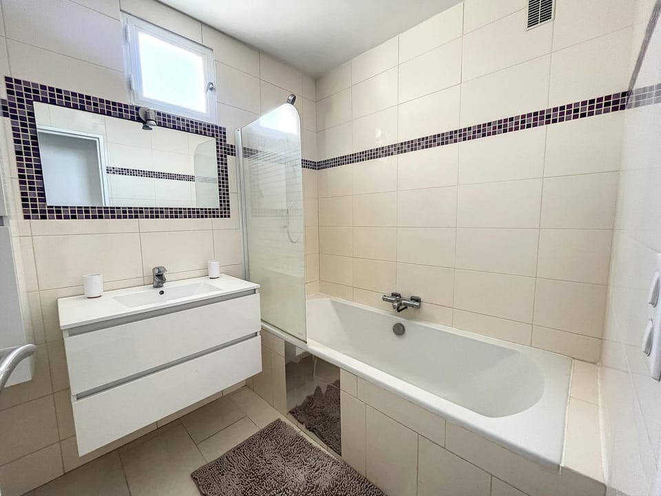 Shower, Bathroom, Bath, towels