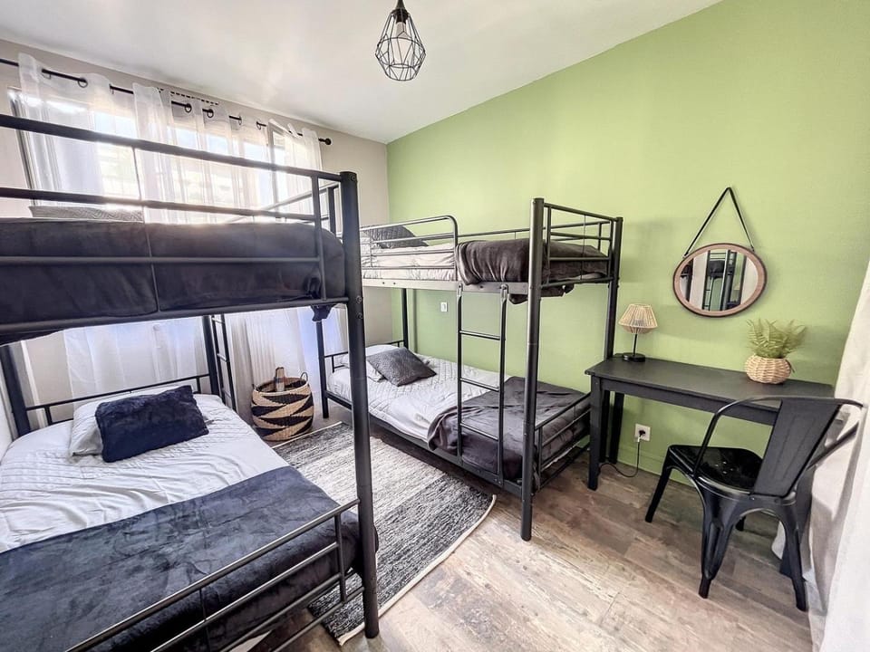 Bed, Photo of the whole room, Bedroom, bunk bed, hair dresser