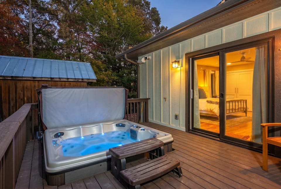 Near Asheville Hot Tub Fire Pit BBQ Sleeps 10 House in Mills River