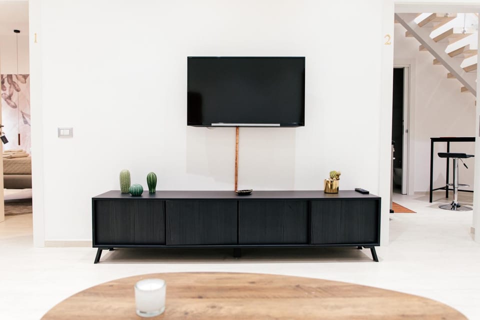 Communal lounge/ TV room, TV and multimedia, Living room, Seating area, Evening entertainment