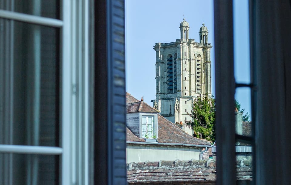 Nearby landmark, Day, View (from property/room), City view