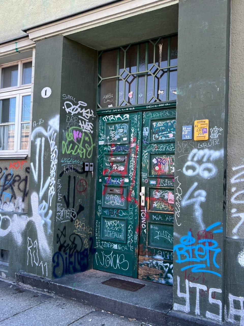 Facade/entrance