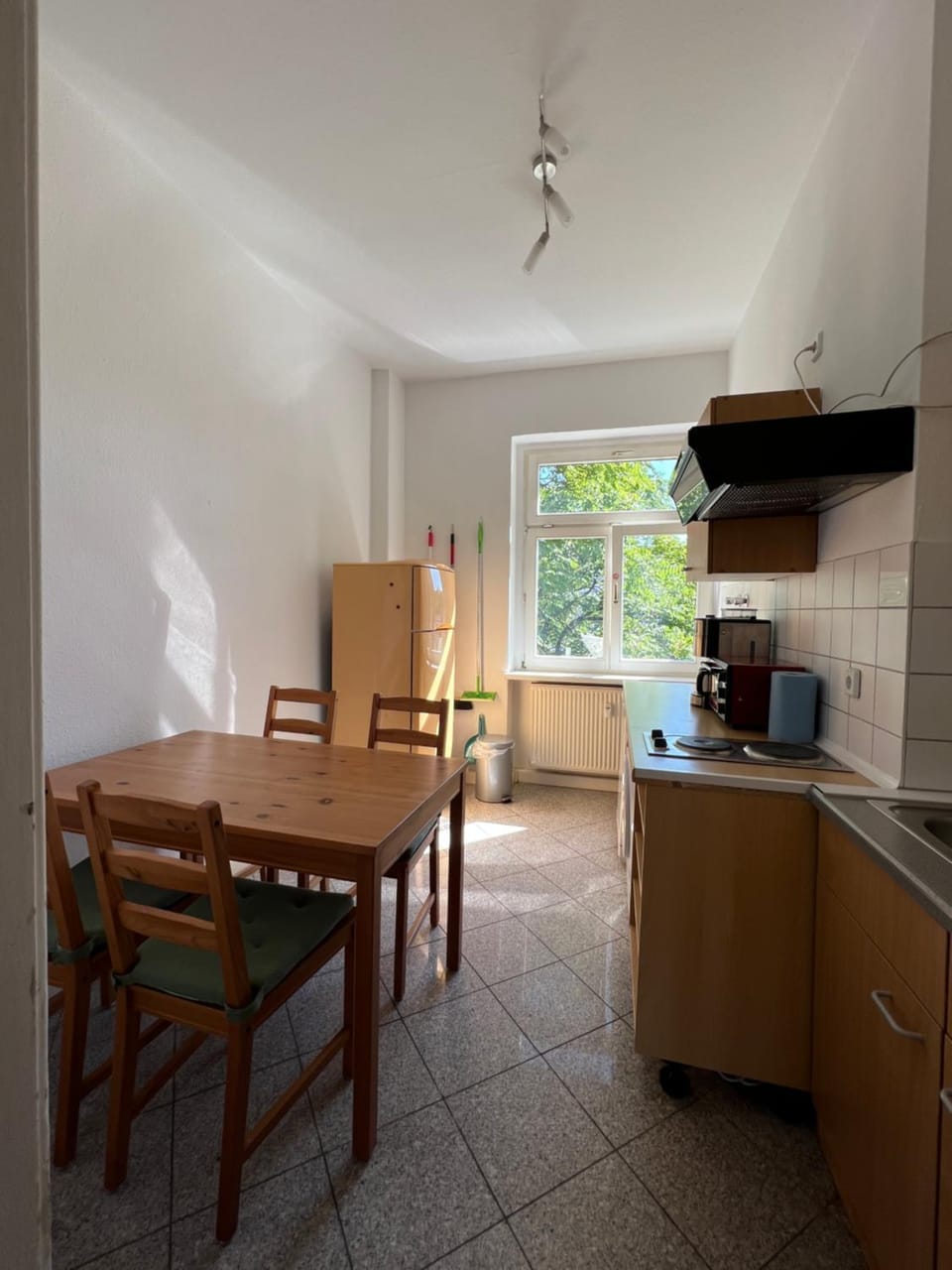 Kitchen or kitchenette, Seating area, Dining area, stove