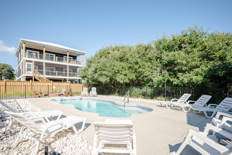 SunBurns by Oak Island Accommodations House in Oak Island