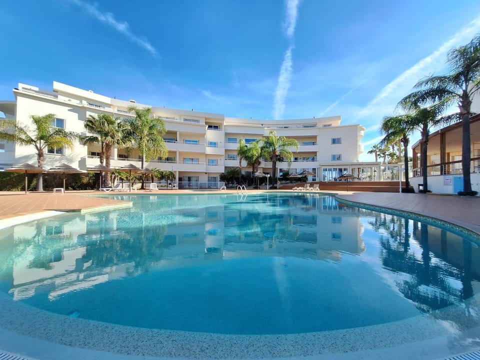 Swimming pool, sunbed