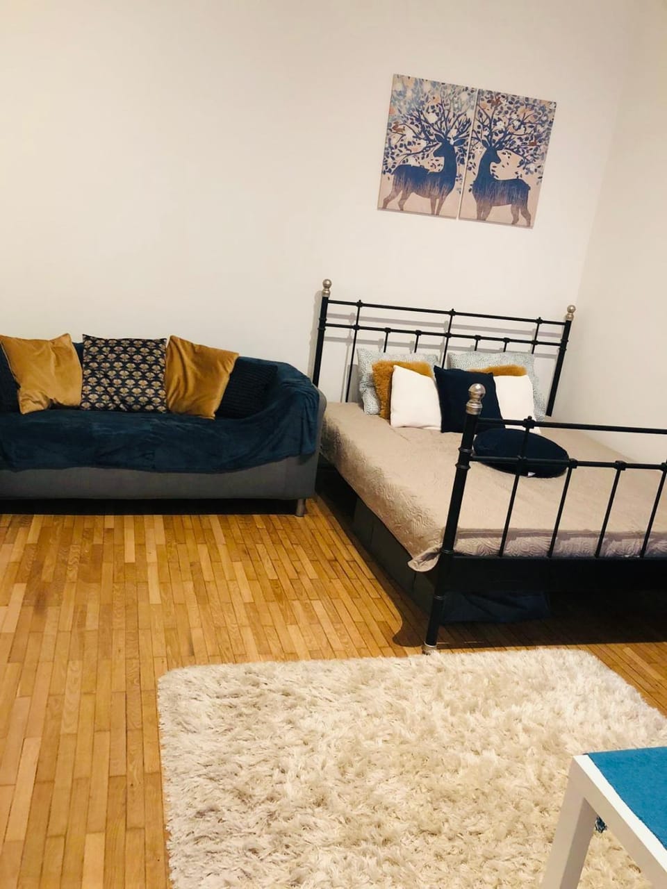 Living room, Photo of the whole room