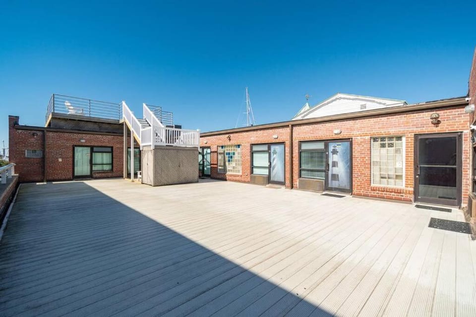 Why Knot Getaway...Rooftop with WaterView! Unit D House in Beaufort