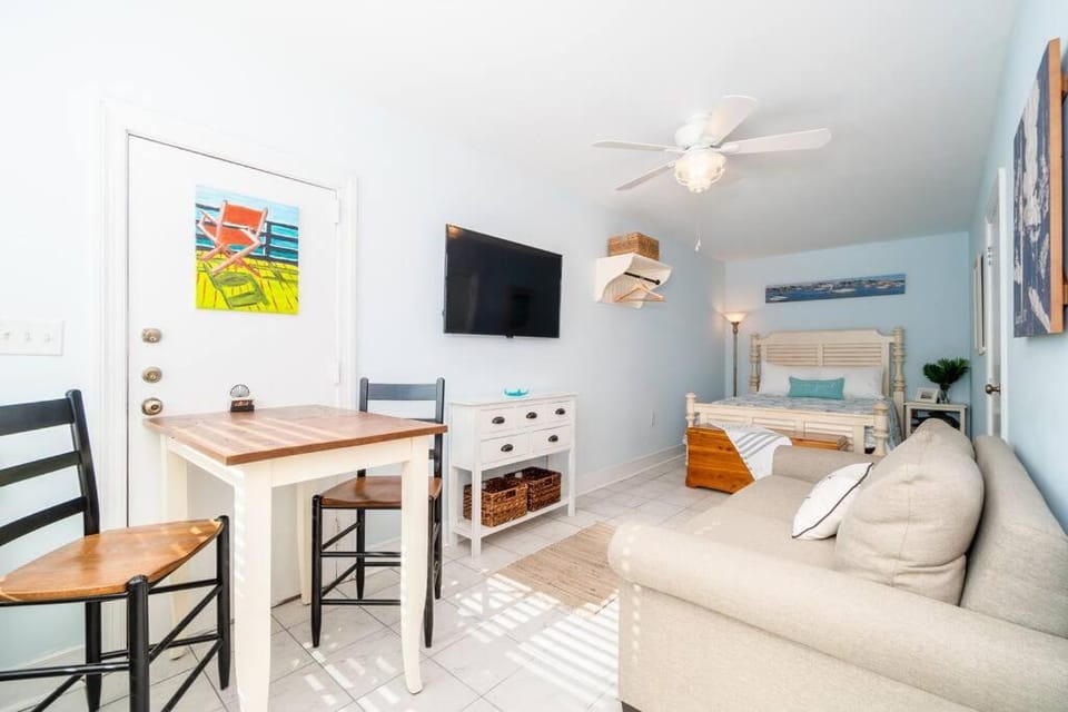 Why Knot Getaway...Rooftop with WaterView! Unit D House in Beaufort
