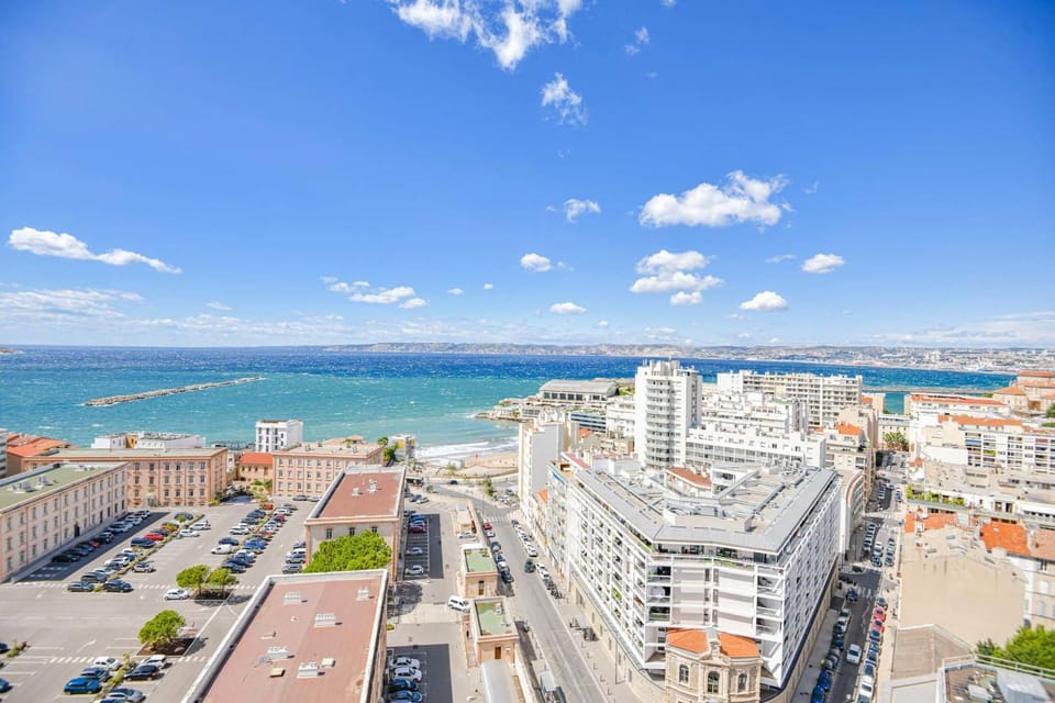 Nearby landmark, Facade/entrance, Natural landscape, Beach, City view, Sea view, Street view