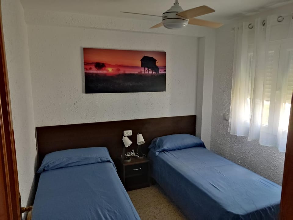 Bedroom, fireplace