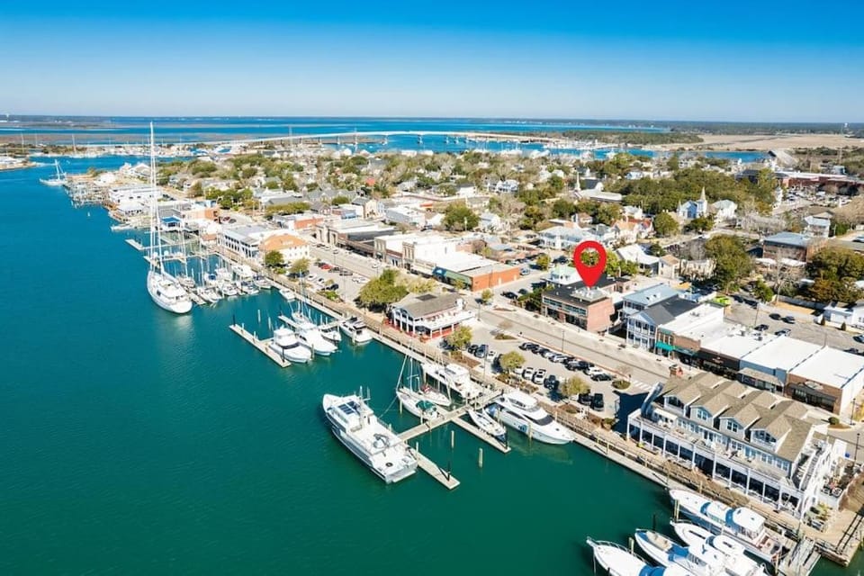Why Knot Getaway…Rooftop with WaterView! Unit F House in Beaufort
