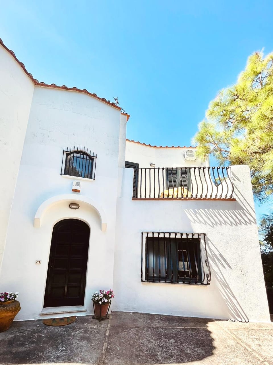 Property building, Facade/entrance, Day, Parking