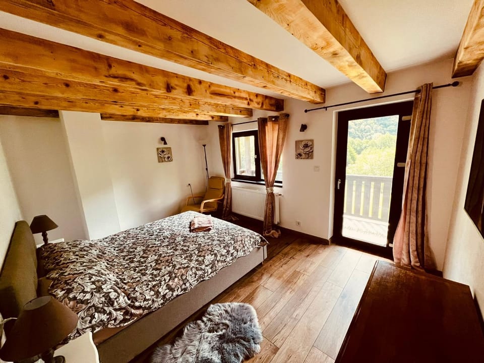 La Izvoare Bed and Breakfast in Serbia