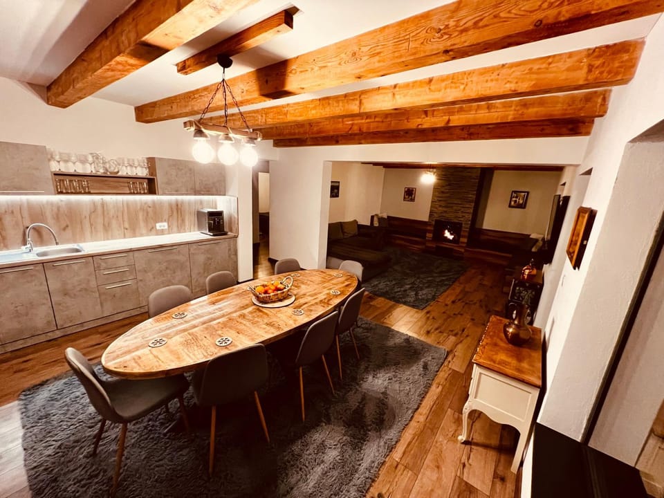 Kitchen or kitchenette, Kitchen or kitchenette, Living room