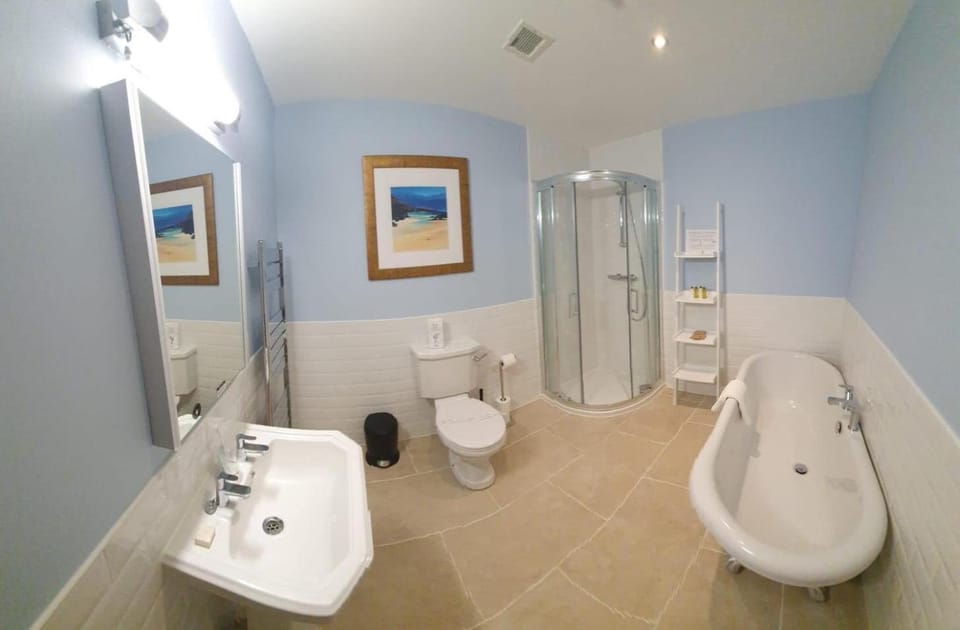 Shower, Toilet, Bathroom, Bath