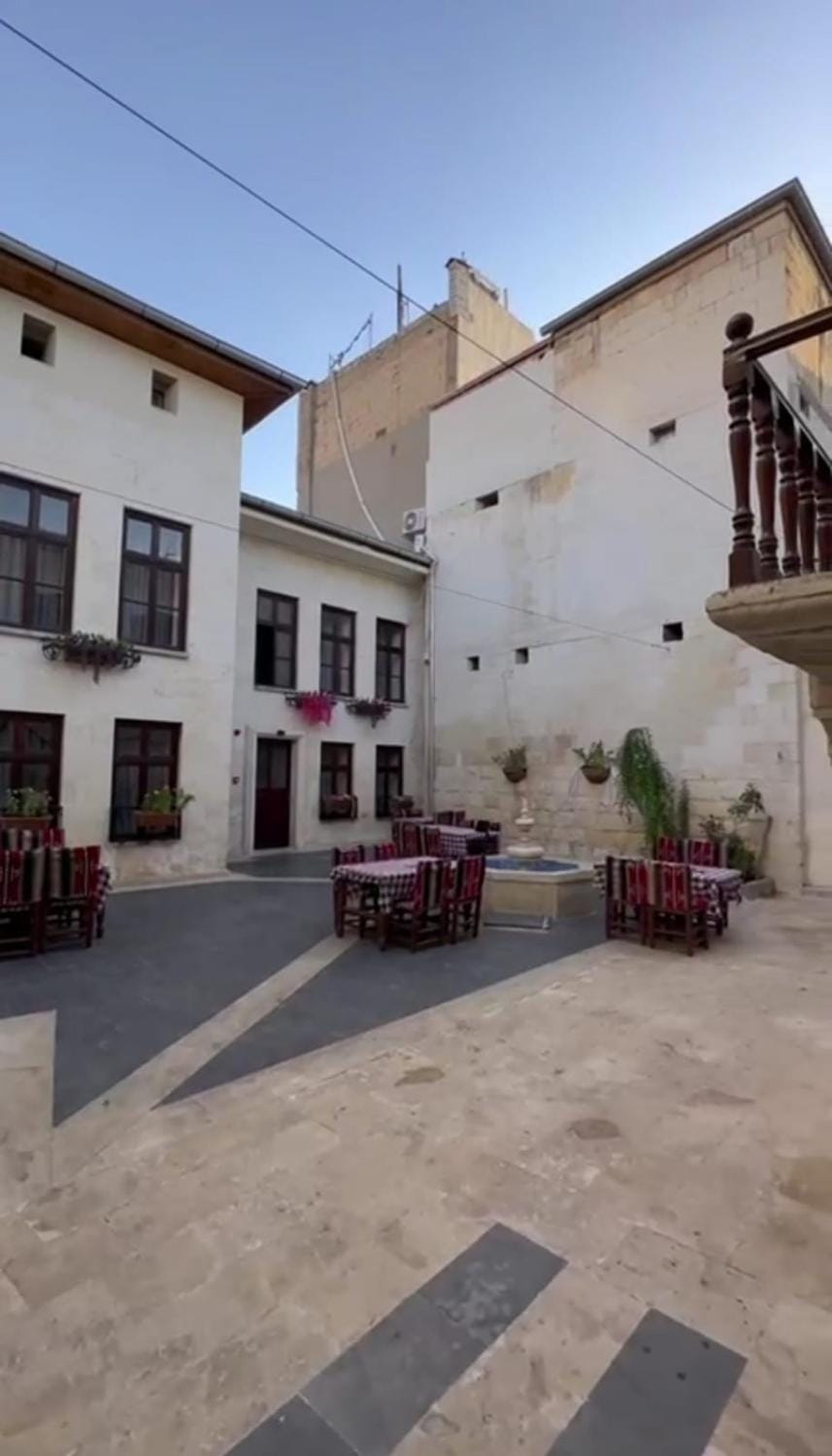 Property building, Restaurant/places to eat