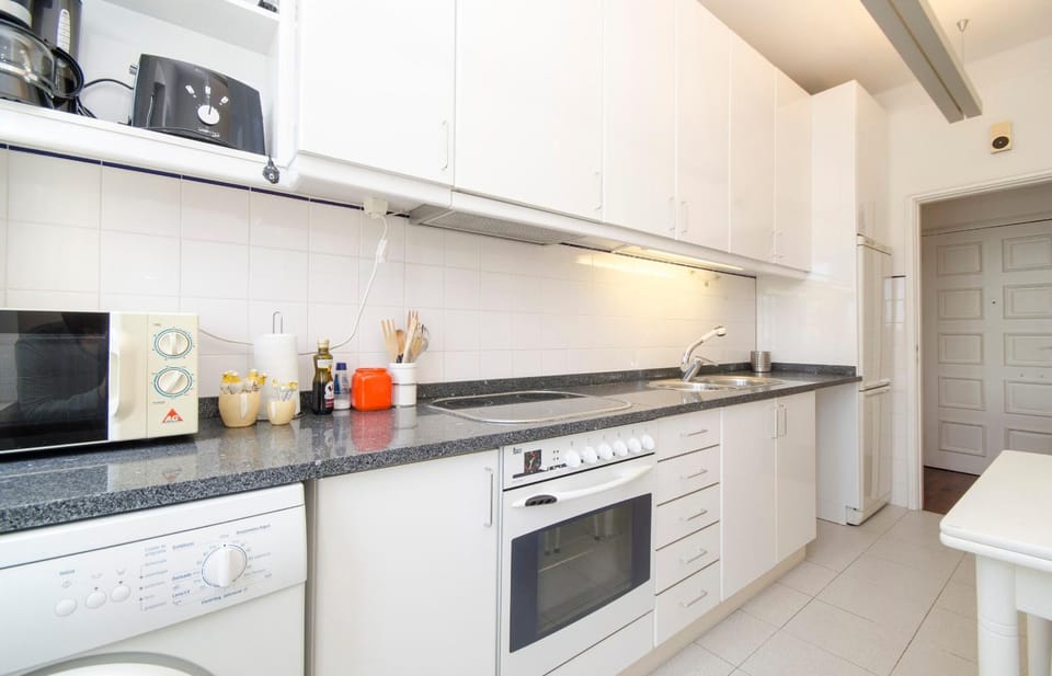 minibar, oven, toaster