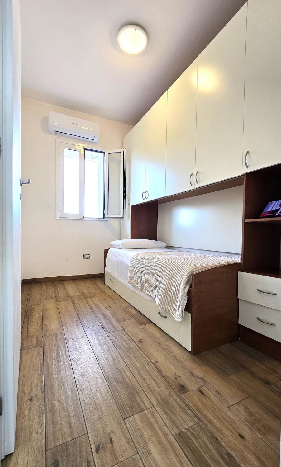 Bed, Photo of the whole room, Bedroom, wardrobe