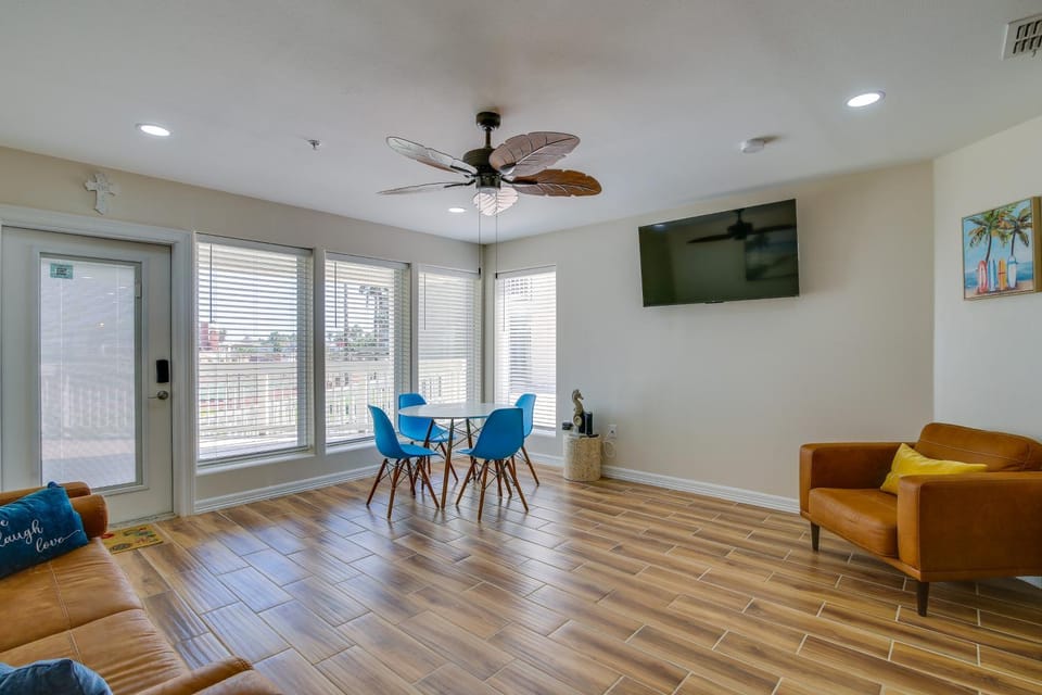 South Padre Island Condo: Walk to the Beach! House in South Padre Island
