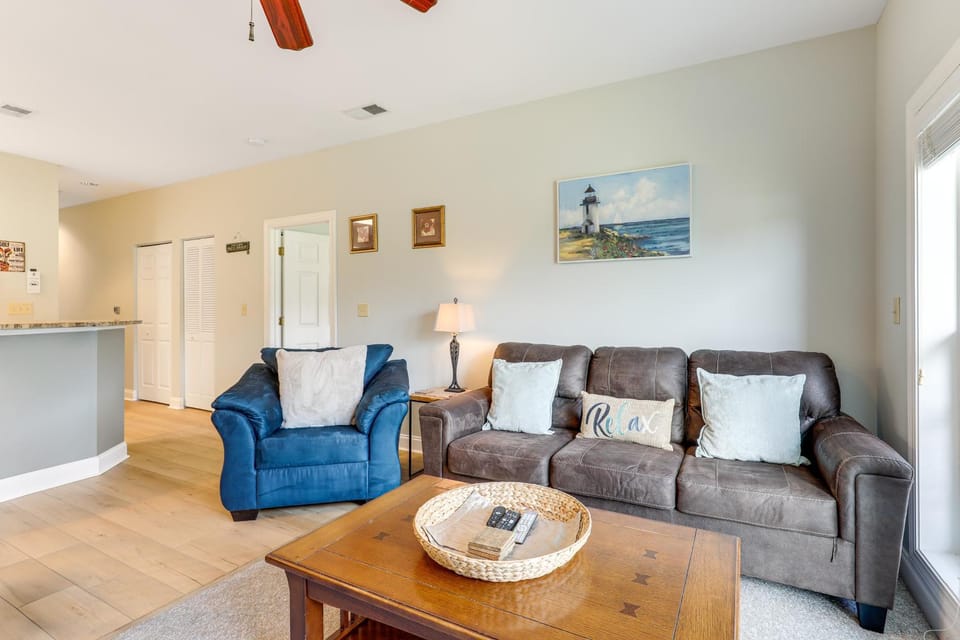 ~ 6 Mi to Ocean w/ Pool & Golf: Myrtle Beach Condo House in Carolina Forest