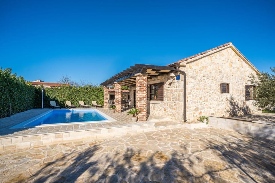 Property building, Pool view