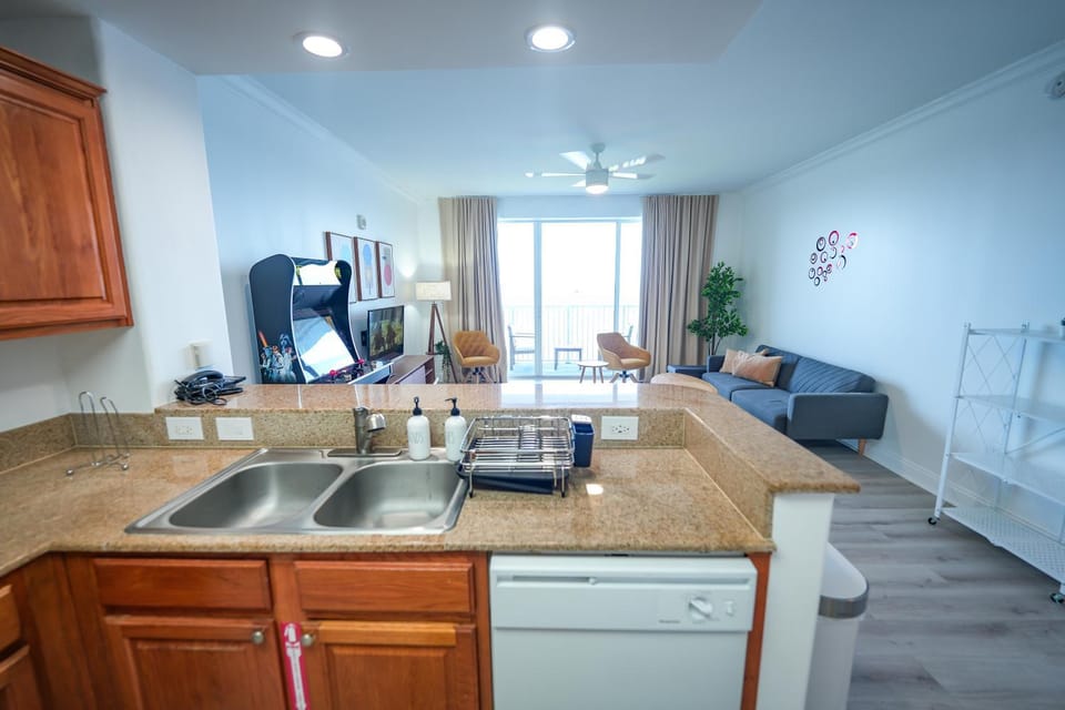 Kitchen or kitchenette, dishwasher